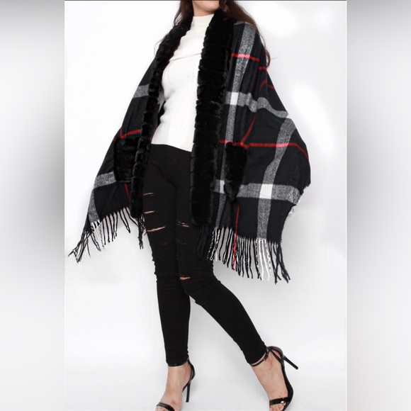 SHAUL WITH FAUX FUR - Picture 2 of 3